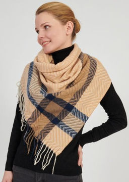 в составе ШЕРСТЬ Большой красивый платок из мягкой, хорошо драпируемой ткани, в стиле арт-деко.