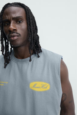 CAMISETA TANK LAVADA ESTAMPADOS / Azul claro