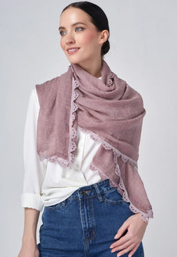 Большой, мягкий, тонкий и очень нежный двусторонний палантин с рисунком.