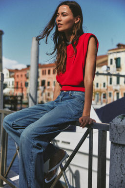 TOP HOMBRERAS CUELLO JOYA / Rojo