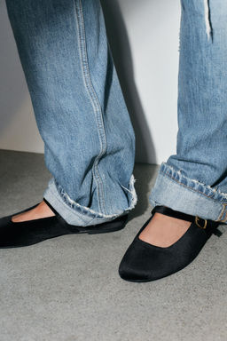 VELVET EFFECT BUCKLE BALLET FLATS - Zara фото 9