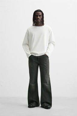 FLARE FIT JEANS WITH ZIPS