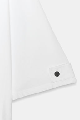 CAMISETA CUELLO BARCO BOT?N / Blanco