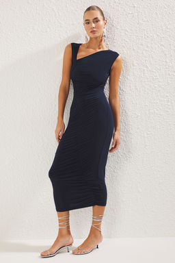 TRENDYOLMILLA Lacivert Vucuda Oturan Asimetrik Yaka Orme S?k Elbise TPRSS25EL00153  фото 2