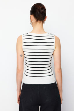 Trendyolmilla Ekru Premium Iplik/Ozel Iplik Cizgili Polo Yaka Triko Bluz TWOSS24BZ00387