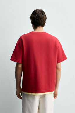 CAMISETA ACABADOS DOBLES CONTRASTE / Rojo