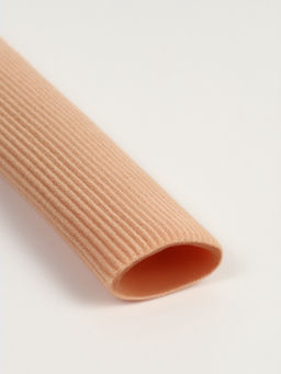 Цена за 2 шт. Напальчник - трубка от мозолей и натирания, для пальцев рук и ног, с силиконом, d=2×15 см, бежевый