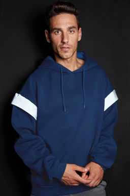 Indigo Oversize/Genis Kesim Kapusonlu Reflektor Detayl? Ici Polarl? Sweatshirt TMNSS20SW0205 - Trendyolmilla фото 4