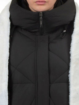 3342 BLACK Куртка зимняя облегченная женская (130 гр. холлофайбер)
