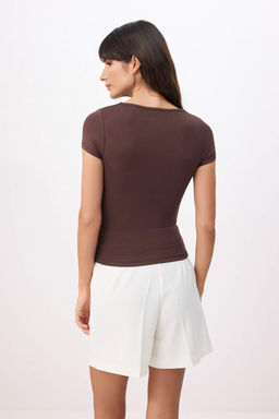 Kahverengi Fitted/Vucuda Oturan Degaje Yaka K?sa Kollu Yumusak Orme Bluz TWOSS26BZ00729 - Trendyolmilla фото 4