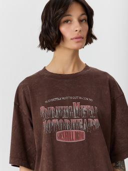 Футболка женская коричневая с надписью burning metal - Mark formelle фото 4