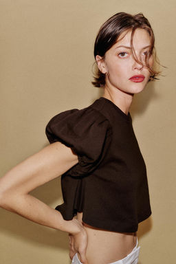 CAMISETA CROP MANGA VOLUMEN / Chocolate - Zara фото 6