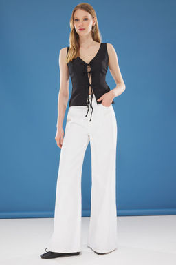 Trendyolmilla Siyah V Yaka Onu Baglama Detayl? Fitted Dokuma Bluz TWOSS25BZ00245  фото 2