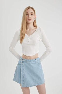 Крутая приталенная футболка в рубчик с длинными рукавами