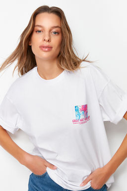 TRENDYOLMILLA Beyaz On ve S?rt Bask?l? Boyfriend/Genis Kal?p Orme T-Shirt TWOSS23TS00334  фото 3