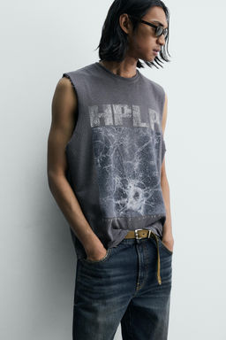 CAMISETA TANK PUNTO LAVADO ESTAMPADO / Gris azul