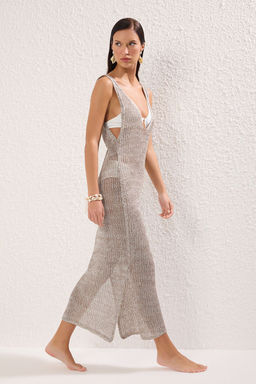 TRENDYOLMILLA Tas Fitted Midi Triko Parlak Plaj Elbise TBESS25EL00126