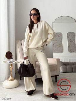 женский спортивный костюм