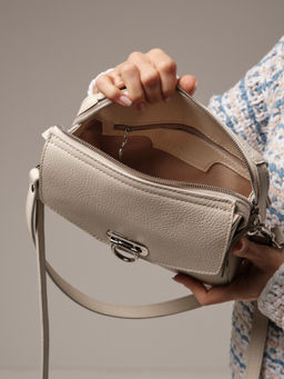 Сумка кожаная через плечо Azaro 3684 ванильное молоко