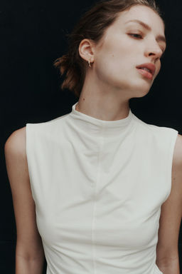 Top en mezcla de modal con cuello perkins - H&m фото 6