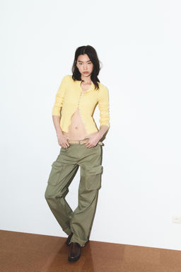 CHAQUETA PUNTO RIB / Amarillo pastel