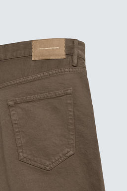 BERMUDA DENIM REGULAR FIT / Marr?n