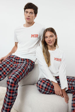 Trendyolmilla Kad?n Couple/Cift Beyaz %100 Pamuklu Ekoseli Sloganl? Orme Pijama Tak?m? THMAW25PT00166