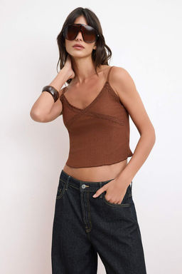 Kahverengi Fitted/Vucuda Oturan Havuz Yaka Dantel Detayl? Crop Dokulu Orme Bluz TWOSS26BZ00160 - Trendyolmilla фото 2