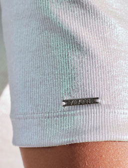 Футболка облегающая из хлопка в рубчик с U вырезом и матовым покрытием металлик