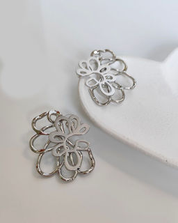 Стильные серьги