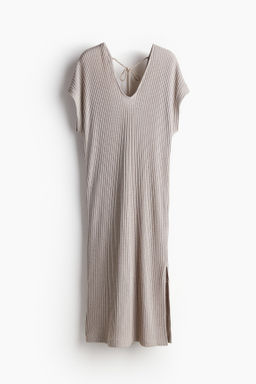 Vestido de canal? con escote en V
