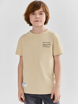 Футболка для мальчиков бежевая с надписью
