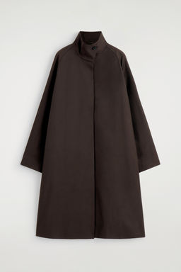 ABRIGO OVERSIZE CON CUELLO ALTO