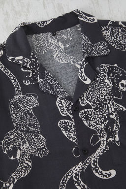 TRENDYOL MAN Siyah Regular Fit Bask?l? Dokuma Sortlu Pijama Tak?m? TMNSS25PT00027 - Trendyolmilla фото 7