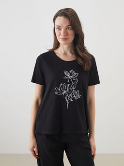 Bisiklet Yaka ?i?ekli Kad?n Ti??rt