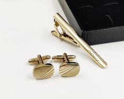 Набор запонок и зажима для галстука в футляре