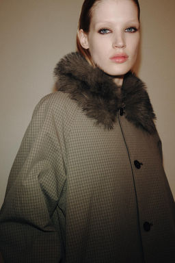 ZW COLLECTION LIMITED EDITION REVERSIBLE TRENCH COAT WITH FAUX FUR COLLAR - Zara фото 2