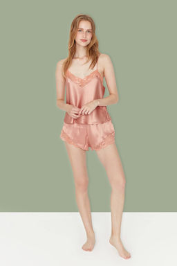 Trendyolmilla Siyah Dantelli Ip Ask?l? Saten Sortlu Dokuma Pijama Tak?m? THMSS22PT0269