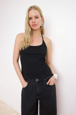 Siyah Cizgili Fitted/Vucuda Oturan Havuz Yaka Ince Ask?l? Kolsuz Interlok Orme Bluz TWOSS26BZ00372