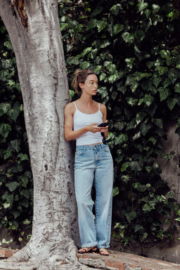 Z1975 RELAXED FIT MID-WAIST JEANS WITH TURN-UP HEMS - Zara фото 4