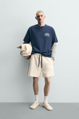 BERMUDA JOGGER BANDAS CONTRASTE / Blanco roto