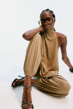 Top asim?trico con escote halter - H&m фото 5
