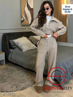 Спортивный женский костюм