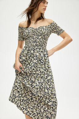 Vestido off-the-shoulder con cuerpo nido de abeja