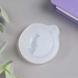 Цена за 2 шт. Молд силиконовый «Месяц и кошка» 4,5 × 4 см