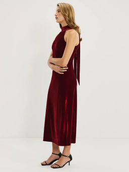 Платье из бархата с воротником халтер / Zarina