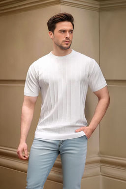 TRENDYOL MAN Beyaz Regular/Normal Kesim Bisiklet Yaka Pamuklu Basic T-Shirt TMNSS25TS00062