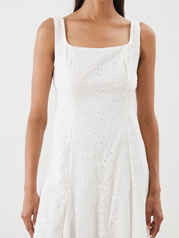 Kare Yaka Ajurlu Elbise