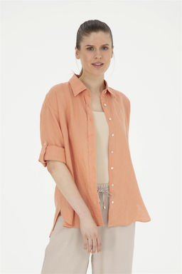 Женская льняная рубашка лососевого цвета с длинным рукавом Неожиданная скидка в корзине