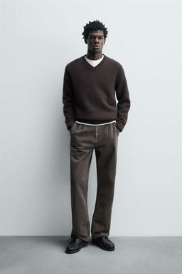 STRAIGHT FIT PLEATED JEANS